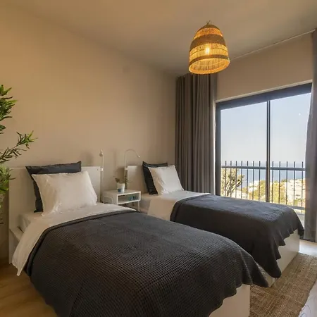 Vilă 3 Bedroom With Great View Close To Marina *